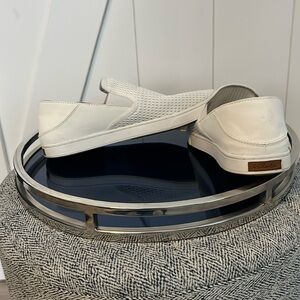 Olukai Pehuea slip-on’s, White size 9! Perfect for vacation! Comfort & Style! 🌴